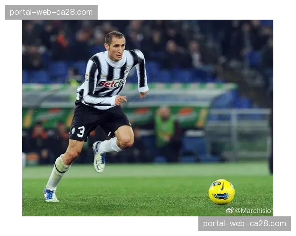 特写:39岁基耶利尼现身尤文图斯看台,为老东家鼓掌