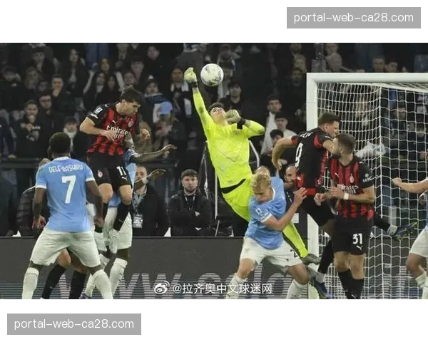 特写：告别战进球，柏林赫塔老将原口元气赛后绕场致谢球迷